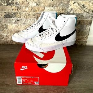 Nike Blazers MID ‘77 GS (5.5 big kids/US 7 woman)